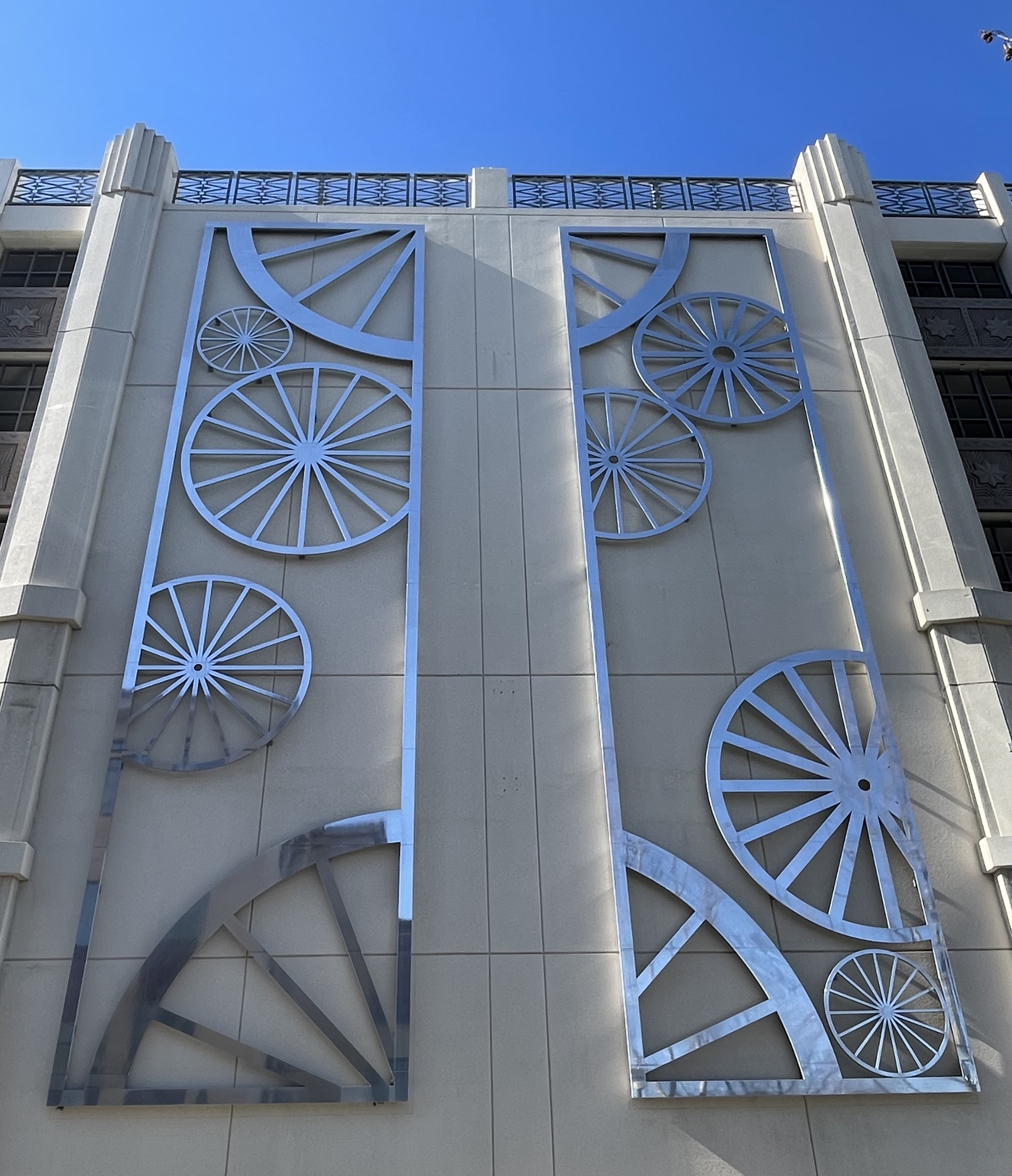Wagon_Wheel_-_Main_Street_IMG_2244